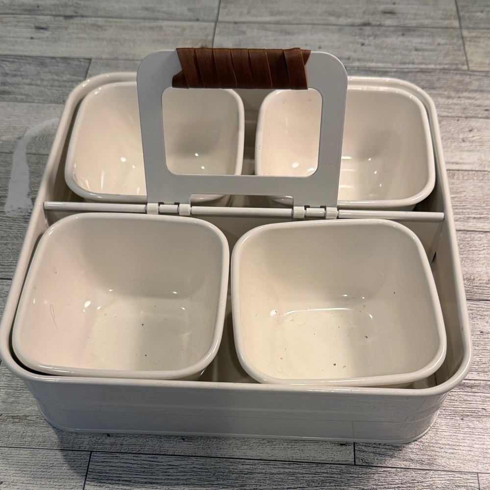 White 5 Piece  Serving Set with Handle